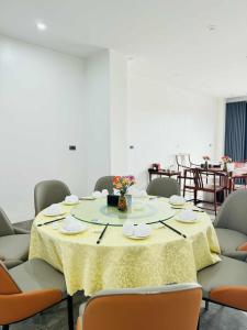 Χώρος καθιστικού στο Khách sạn Crown Hotel 皇冠酒店 +13 φωτογραφίες