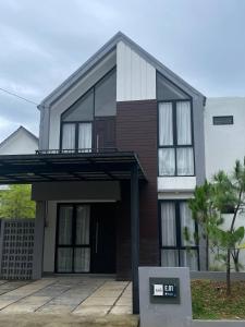 Το κτήριο όπου στεγάζεται  η παραθεριστική κατοικία