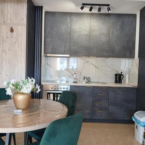 Nhà bếp/bếp nhỏ tại Apartman Montis