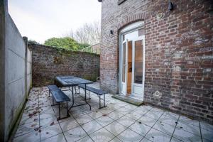 Патио или другая зона на открытом воздухе в Maison partagée 5 chambres Emmanuel Rey Valenciennes
