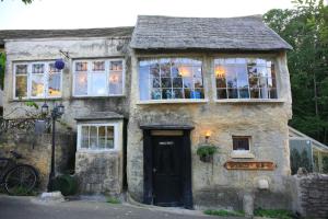 Tòa nhà nơi khách sạn tọa lạc