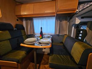 Et opholdsområde på Autocaravana + 1 billede