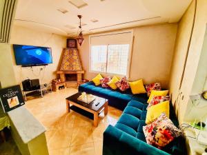 TV a/nebo společenská místnost v ubytování Villa De Luxe au Cœur d Oujda