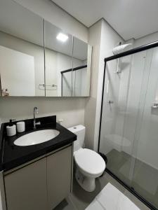 Ένα μπάνιο στο Flat Studio Cuiabá NOVO, apartamento1308, Ótima localização