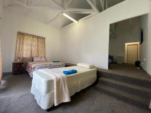 a bedroom with two beds in a room with a window at Fiet Star in Midrand