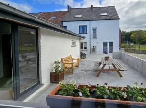 Το κτήριο όπου στεγάζεται  η παραθεριστική κατοικία