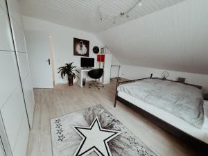 Postel nebo postele na pokoji v ubytování Ferienwohnung de Flingou