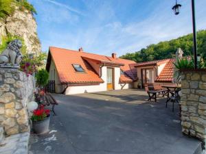 Το κτήριο όπου στεγάζεται  ο ξενώνας