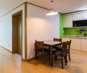 Kuchyň nebo kuchyňský kout v ubytování 온담펜션