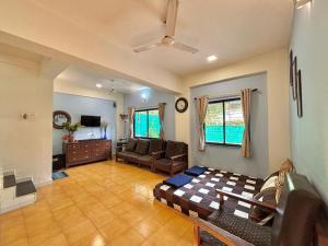 Χώρος καθιστικού στο Kingstone Villa - The Dream Stays ll pvt pool ll 2AcRooms