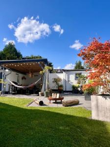 a house with a yard with a patio at Gemütliche Doppelhaushälfte mit Garten und Sauna in Frechen