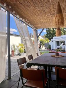 a dining room with a table and chairs on a patio at Gemütliche Doppelhaushälfte mit Garten und Sauna in Frechen