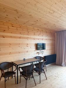 Sjónvarps- og/eða afþreyingartæki á Kvirike Hills Cottages