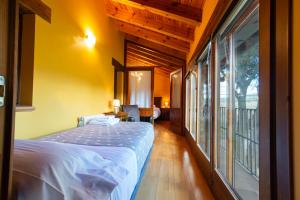 a bedroom with two beds and a large window at Complejo Rural La Venta Vieja by CABANA Rentals in Ortigosa del Monte
