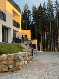 Budova, kde se vila nachází