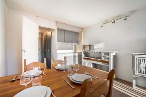 Køkken eller tekøkken på Mountain View with Ski-In and Out Loft