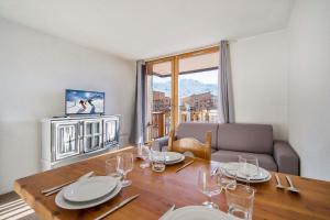 Et tv og/eller underholdning på Mountain View with Ski-In and Out Loft + 5 billeder