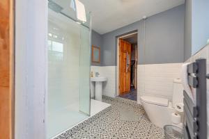 a bathroom with a shower and a toilet and a sink at Charming Cottage in the Heart of Newport - Pass the Keys in Newport +18 photos