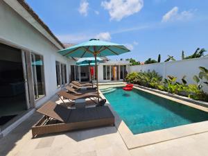 Hồ bơi trong/gần Villa Matahari