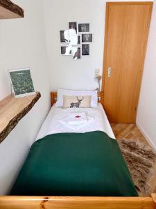 Ένα ή περισσότερα κρεβάτια σε δωμάτιο στο Ferienwohnung Panoramablick - super für deine Familie und die besten Aussicht in ganz Todtmoos +34 φωτογραφίες