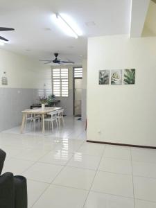 Φωτογραφία από το άλμπουμ του Homestay Bajet EM3 Pantai Damai 2 σε Pantai Remis