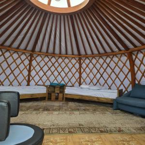 Χώρος καθιστικού στο Nomad equestrian Luxury Ger camp