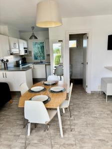 Køkken eller tekøkken på Cala Porter Soleil & Mer Collection + 31 billeder