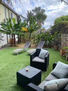 Κήπος έξω από το L'Oasis