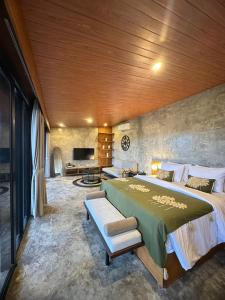 Кровать или кровати в номере Maisaba Kintamani Luxury Cabin and Bistro