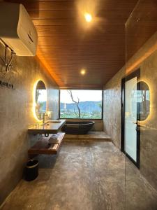 Ảnh trong thư viện ảnh của Maisaba Kintamani Luxury Cabin and Bistro ở Kubupenlokan