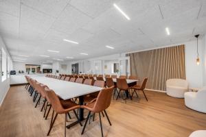 Οι επιχειρηματικές εγκαταστάσεις ή/και οι αίθουσες συνεδριάσεων στο Large Pool House With 15 Bedrooms And Lots Of Activity Options +39 φωτογραφίες