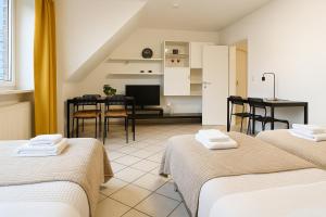 Кровать или кровати в номере Old Town Apartments