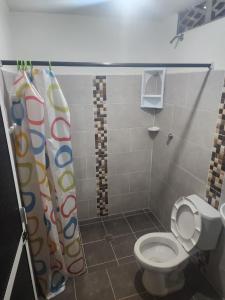 Koupelna v ubytování Hostal SHELTER LA PERLA - San luis, Antioquia, Colombia