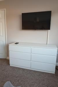 a white dresser with a flat screen tv on top of it at City Stays Norwich NR3 in NWI