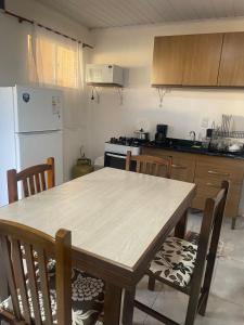 Η κουζίνα ή μικρή κουζίνα στο El Refugio +9 φωτογραφίες