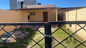 Το κτήριο όπου στεγάζεται  η παραθεριστική κατοικία