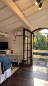 Μια τηλεόραση ή/και κέντρο ψυχαγωγίας στο Pousada Canto do Camburi