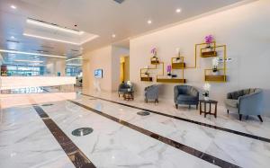 Bazén v ubytování batumi panorama orbi city sea view nebo v jeho okolí