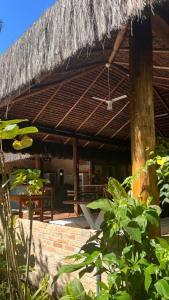 Κήπος έξω από το Pousada Canto do Camburi