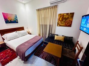 Postel nebo postele na pokoji v ubytování Hotel Cecil