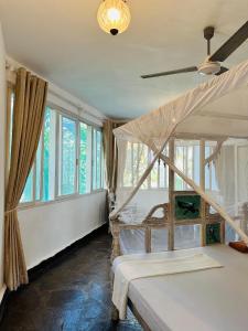 Giường trong phòng chung tại 2 bedroom beachfront