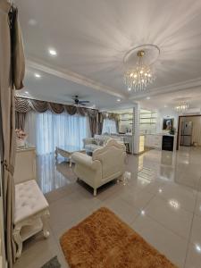 Кровать или кровати в номере 5Bedroom Grande Villa PJ 6