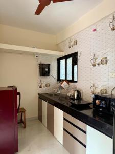 Η κουζίνα ή μικρή κουζίνα στο The Calm Courtyard- Pune
