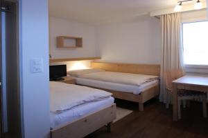 Postel nebo postele na pokoji v ubytování Residenza Lagrev Studio Nr 013 - Typ 10B - Hochparterre - Ost