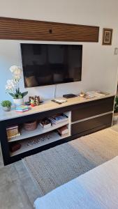 Μια τηλεόραση ή/και κέντρο ψυχαγωγίας στο Apartamento 2 en el Centro de Chuy - Inmejorable Localización