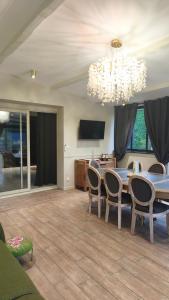 Et tv og/eller underholdning på L atelier classé 3 étoiles