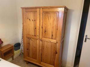 a wooden cabinet in the corner of a room at Vue SUR VIADUC DE MILLAU in Millau