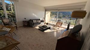 Posezení v ubytování Exceptionnel, 5' du village de cassis, vue féerique, piscine, parking + 17 fotografií