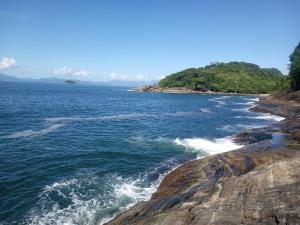 Casa na Prainha de Mambucaba في باراتي: منظر المحيط من الجرف