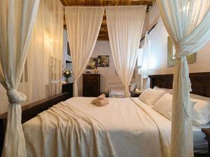 Ένα ή περισσότερα κρεβάτια σε δωμάτιο στο Villa Can Mestreso Suite Ibiza +27 φωτογραφίες